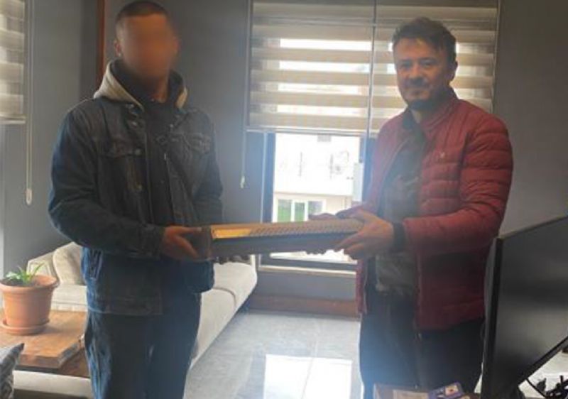 Görme Engelli Öğrenciye Donanımlı Özel Bilgisayar Bağışı